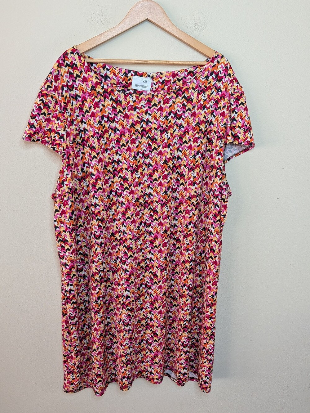 Avenue Plus Size Chevron Leaf Print Short Sleeve Shift Dress 30/32